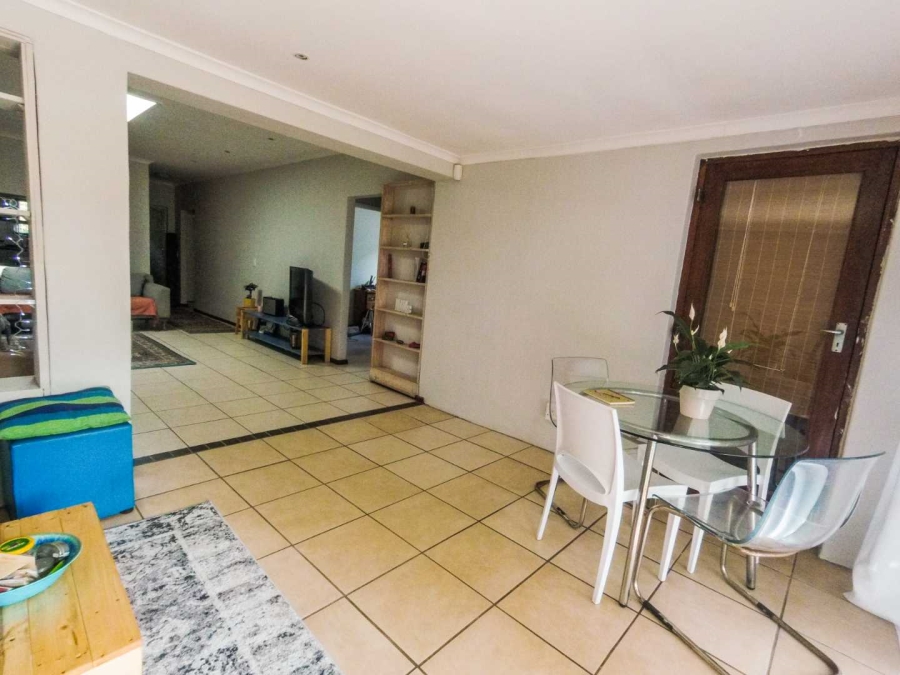 To Let 4 Bedroom Property for Rent in Rondebosch Park Estate Western Cape